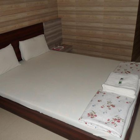 Hotel Madhusudan Dwārka Bagian luar foto