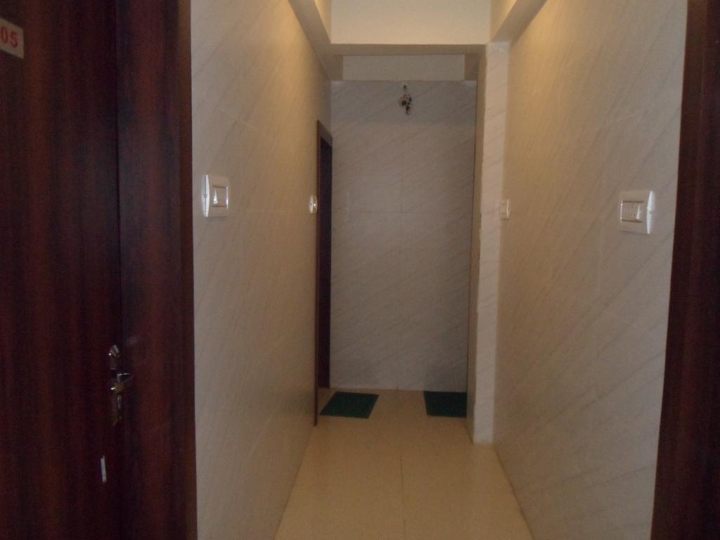 Hotel Madhusudan Dwārka Bagian luar foto