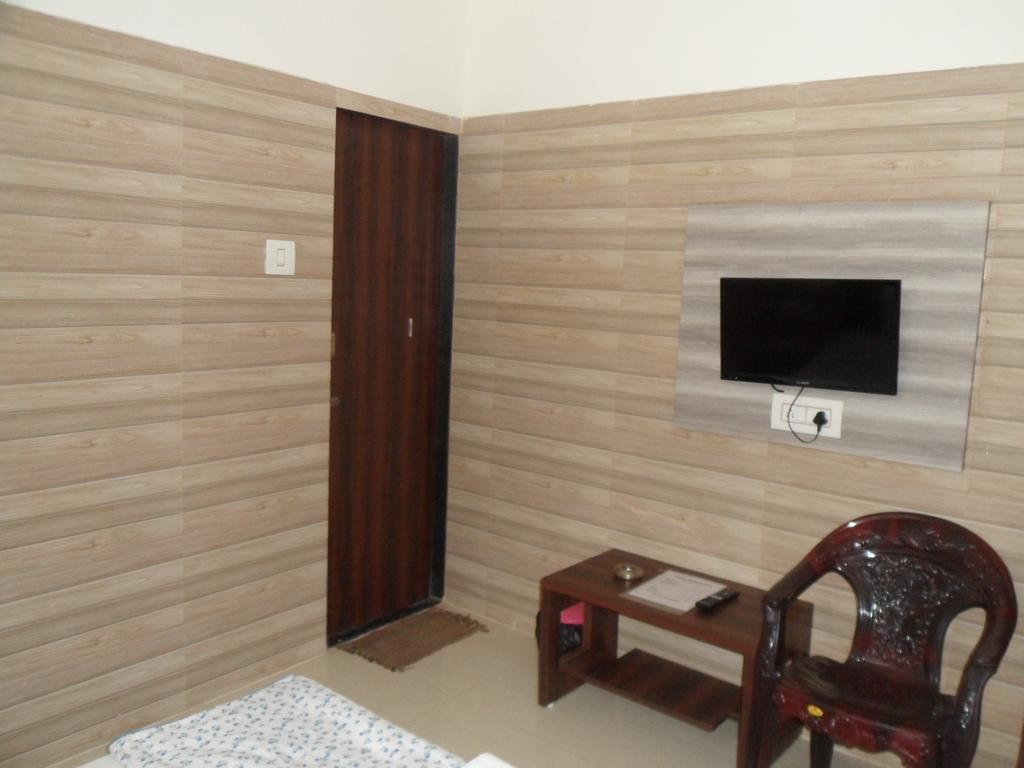Hotel Madhusudan Dwārka Ruang foto