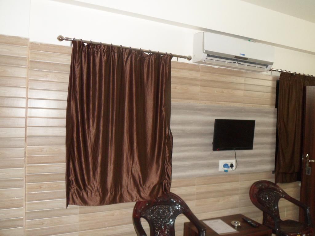 Hotel Madhusudan Dwārka Ruang foto