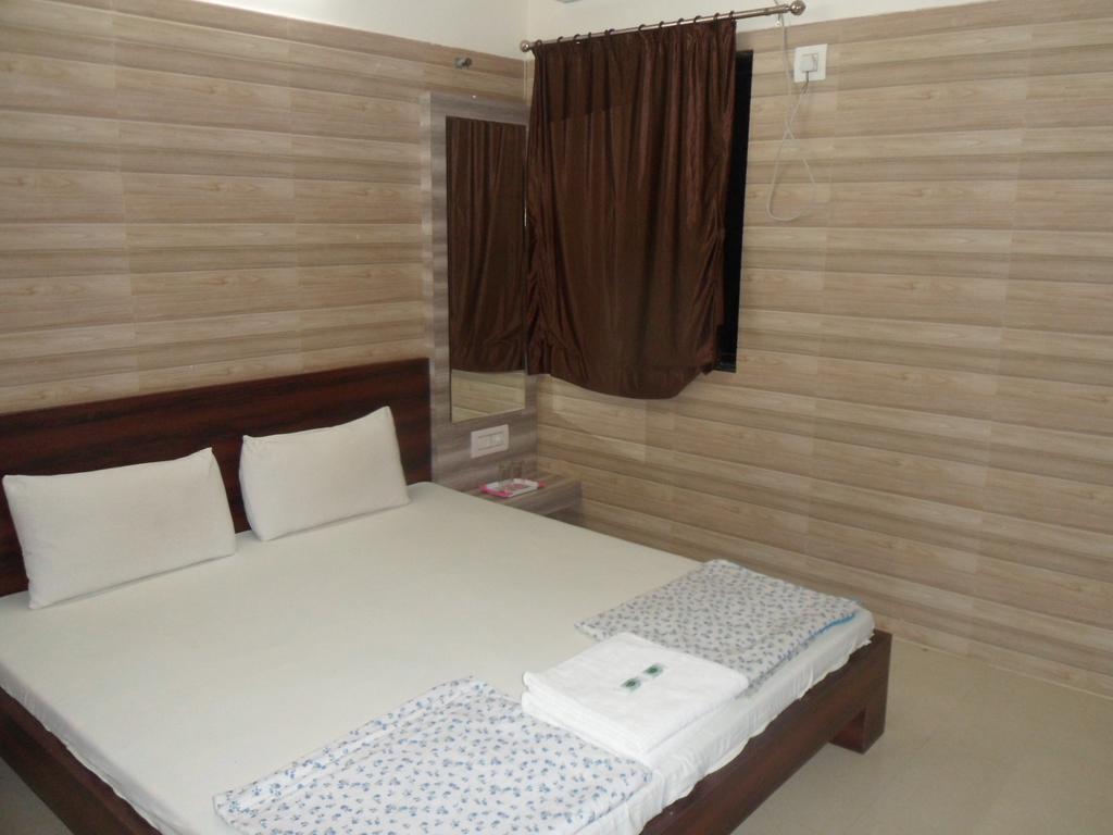 Hotel Madhusudan Dwārka Ruang foto